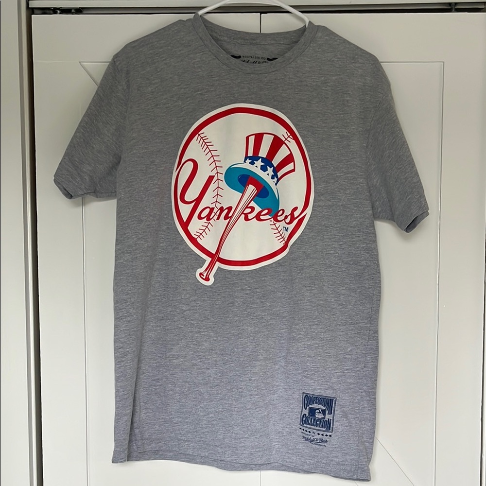 Mitchell & Ness Gray Short Sleeve Yankees Tee, Cooperstown Collection
